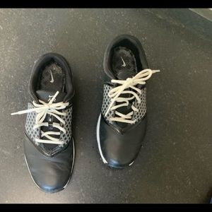 Golf shoes